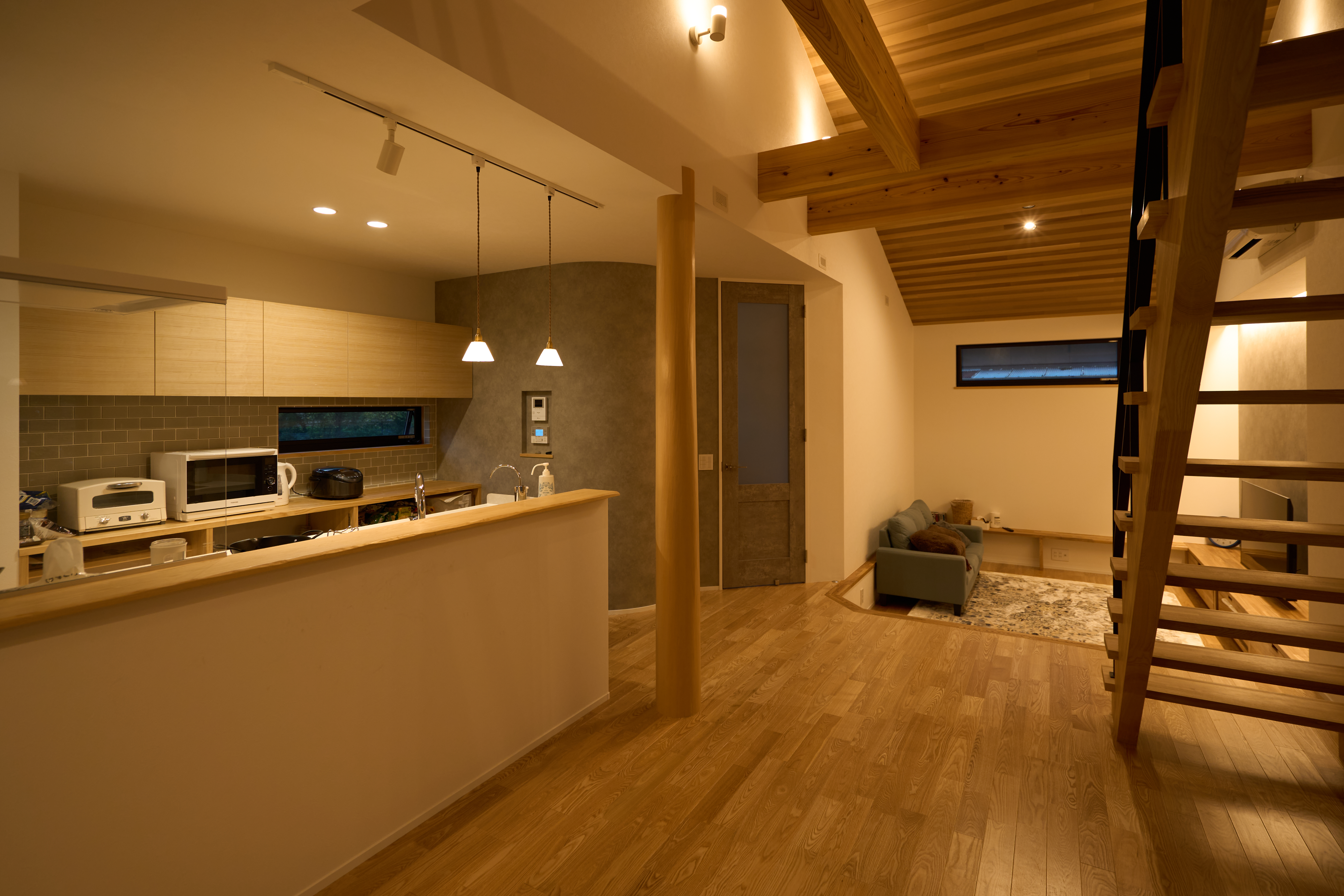 木の温もりを感じる家。自然素材で後悔しない住まいを実現しませんか？